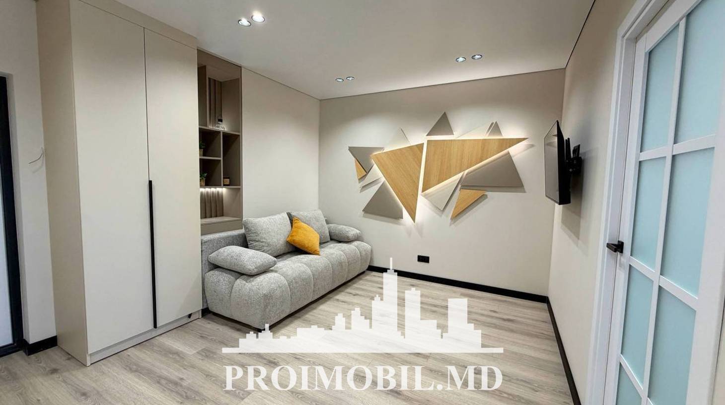 https://images.proimobil.md/4UMn1TS4D4lQq0euVmCM3ml2ZPiIKEiKjNN7UaOxVtU/watermark:0.75:so:0:30:0.39/resize:fill:1460:816:1/gravity:ce/bG9jYWw6Ly8vZXN0YXRlL2xyLzU4NmJjZmJkLTkxYjAtNDNjMS05MTc0LTU1YjE3NTIwMTc4My5qcGVn