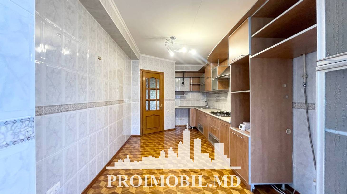 https://images.proimobil.md/4VZySfkg_RA3emhApdmC5lL1bo8HMzYDRD_mV3jAFds/watermark:0.75:so:0:30:0.39/resize:fill:1460:816:1/gravity:ce/bG9jYWw6Ly8vZXN0YXRlL2xyL2M2NzJhYjE3LThmZjAtNDM5Ni1hOWZlLWFlMjkxOTI4OWExZi5qcGVn