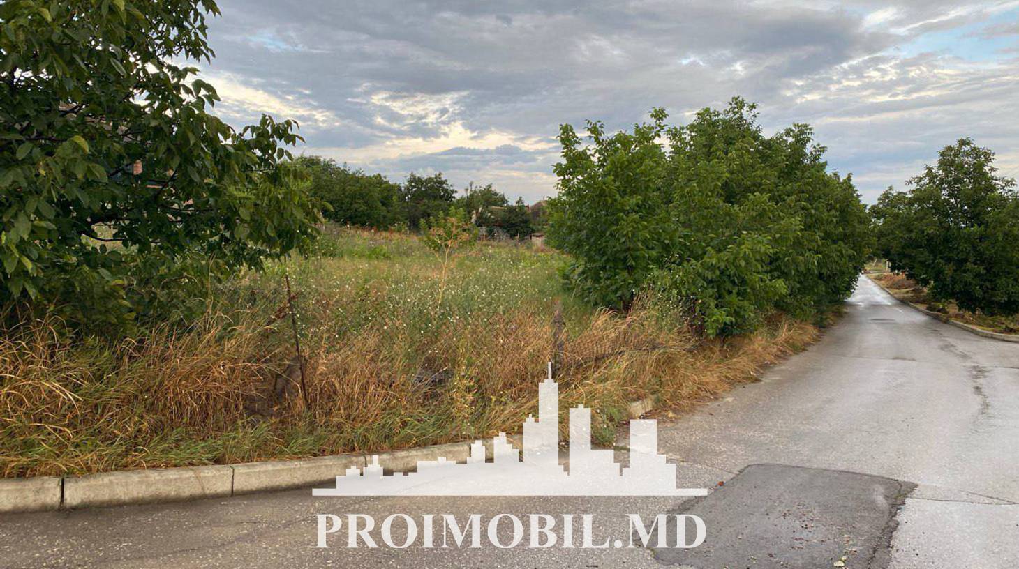 https://images.proimobil.md/4VkbikQW3sNuSjRxDLiGQQsB04Mtb2Hv9z0GXBTTUuI/watermark:0.75:so:0:30:0.39/resize:fill:1460:816:1/gravity:ce/bG9jYWw6Ly8vZXN0YXRlL2xyL2RkMzMyYWVlLWQ5NGMtNGRhNC05MzExLWFlYjYxYWVlZGIxOC5qcGVn