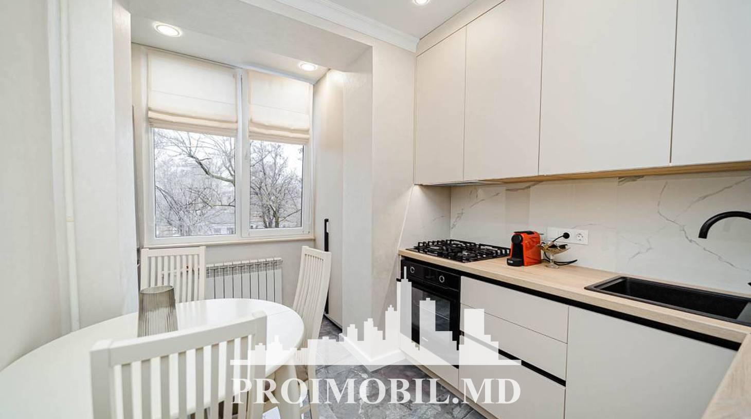 https://images.proimobil.md/4We_wF8yNz_W49U70OdL88ahylplMH_huv9DU_ymNwI/watermark:0.75:so:0:30:0.39/resize:fill:1460:816:1/gravity:ce/bG9jYWw6Ly8vZXN0YXRlL2xyLzQzMjI4NGFiLTk5MzQtNGNjNC04NTU5LTUyYmEwYWYyMzJjNS5qcGVn