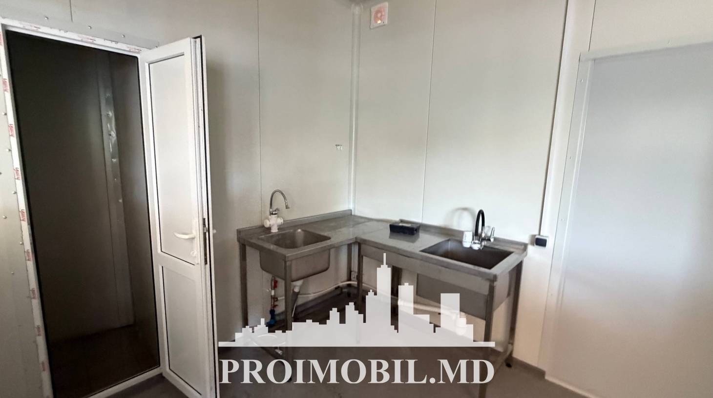 https://images.proimobil.md/4XJYRfJLHKyyaHHIUlFZEM7JwnE1JZ2olCWiQfa7leE/watermark:0.75:so:0:30:0.39/resize:fill:1460:816:1/gravity:ce/bG9jYWw6Ly8vZXN0YXRlL2xyL2ZjYjc4NDMyLTI4NjgtNGU3MC1hMDlhLWYzODdiNzRmNjU4OS5qcGVn
