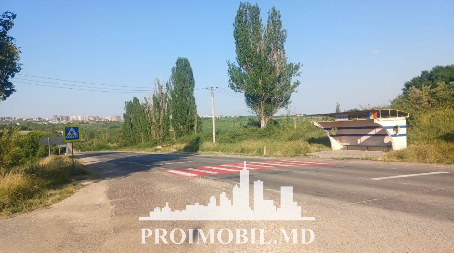 https://images.proimobil.md/4XLNZGYpKEam65Gu9FchvaeFAdNh1gN5tbX4GUmORJg/watermark:0.75:so:0:30:0.39/resize:fill:1460:816:1/gravity:ce/bG9jYWw6Ly8vZXN0YXRlL2xyLzQyMmRjNTQ5LWJmMjItNDIyOS05ZWRhLWI4M2JlOTFiMTM2ZC5qcGVn