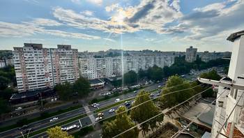 https://images.proimobil.md/4YqKlUnhA_v2L3Kuhcn0HzzFsClpKsokioYRIXOeUlk/resize:fill:350:198:1/gravity:ce/bG9jYWw6Ly8vZXN0YXRlL2xyL2I4OTQzZGY4LWViN2EtNDgxNi04NmU4LTRhYjMyZDJlNjliMy5qcGVn