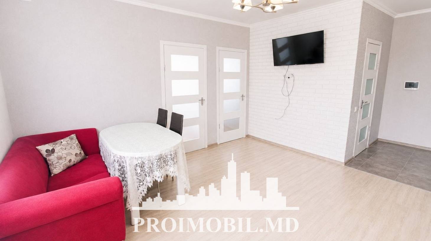https://images.proimobil.md/4d-OCvjRmch_AKkETVPZwCgayZPmF5_zQY6BYKk8I7o/watermark:0.75:so:0:30:0.39/resize:fill:1460:816:1/gravity:ce/bG9jYWw6Ly8vZXN0YXRlL2xyLzA5NTkyNDQ0LTM0YTAtNDM0Yy04MjNjLTA2Y2MxMTdhYzE3Yi5qcGVn