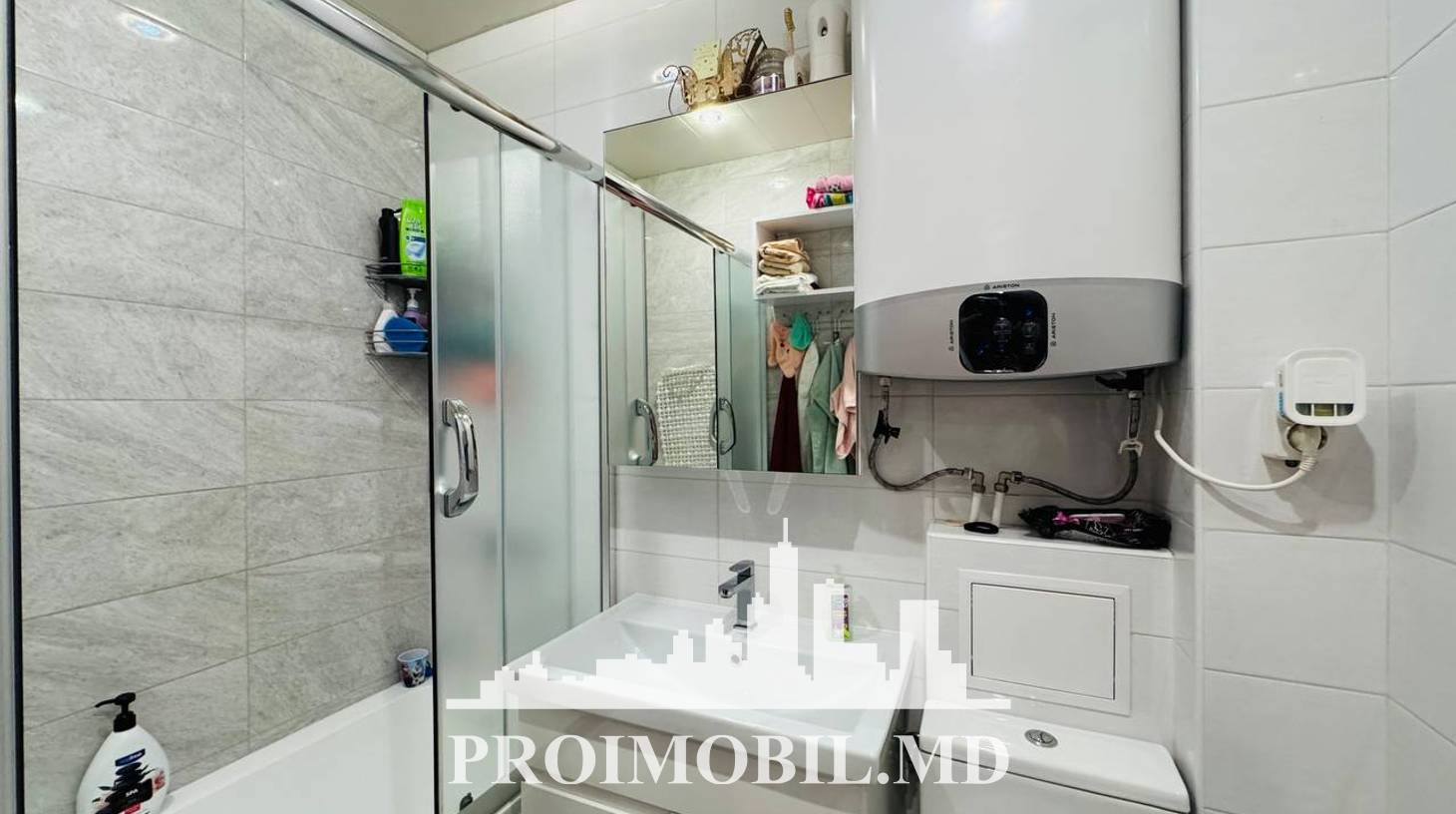 https://images.proimobil.md/4d-xn77kwiJXGMf187a6HItHSz-KgEjk2a19E_MQzd0/watermark:0.75:so:0:30:0.39/resize:fill:1460:816:1/gravity:ce/bG9jYWw6Ly8vZXN0YXRlL2xyL2MzNTFiZTMxLTBhYjUtNDJlMy1iZTkzLThjYzhhZjAwYWM3MC5qcGVn