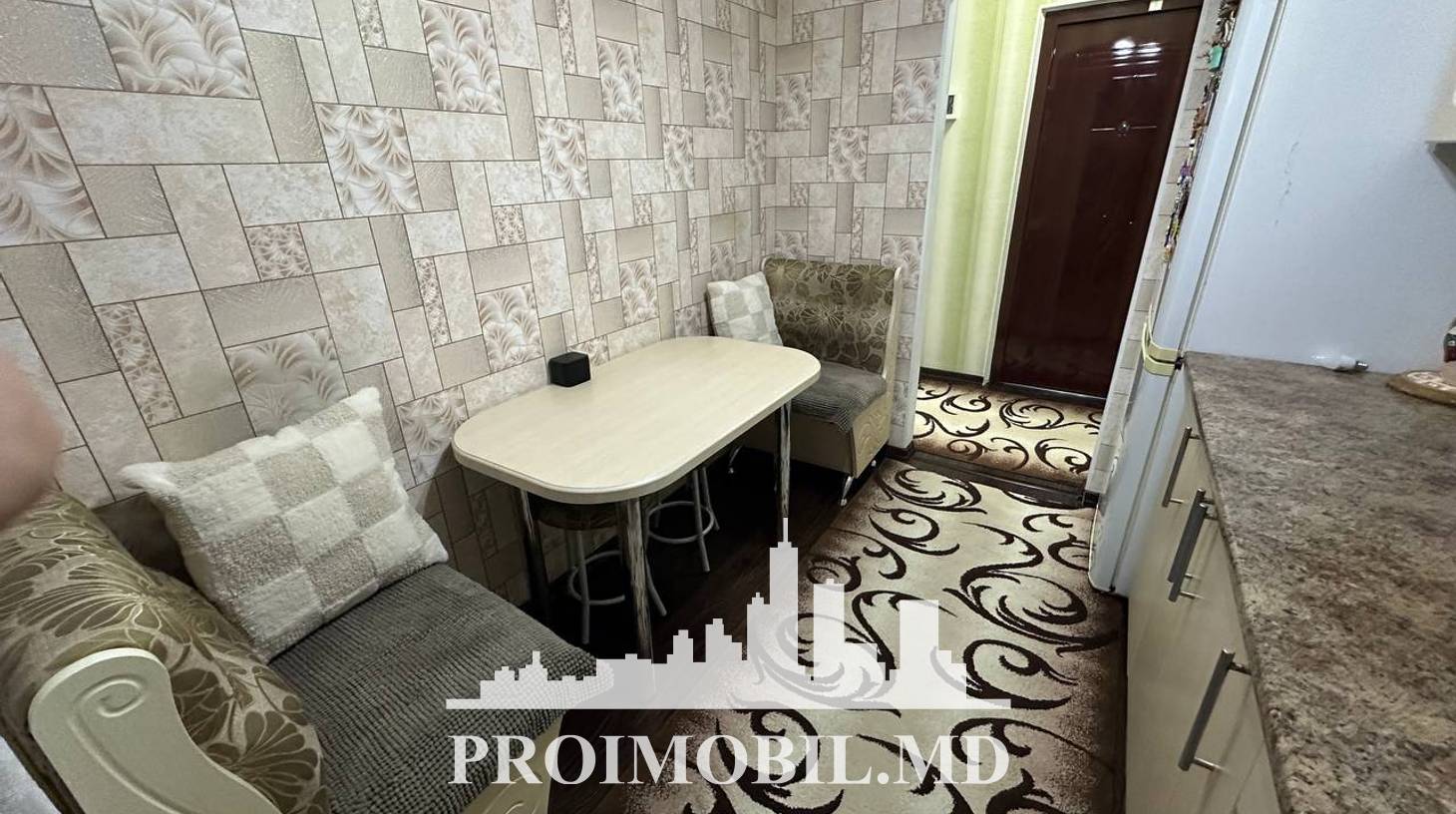 https://images.proimobil.md/4fUABg6t_5srayjFXt4mtim6tEsFl6jt38Ikg0t2br4/watermark:0.75:so:0:30:0.39/resize:fill:1460:816:1/gravity:ce/bG9jYWw6Ly8vZXN0YXRlL2xyL2ZjOThhM2I2LWM1YzItNDNiYi1iOGVhLTQ2ZWU0MWY2NWM2ZC5qcGVn
