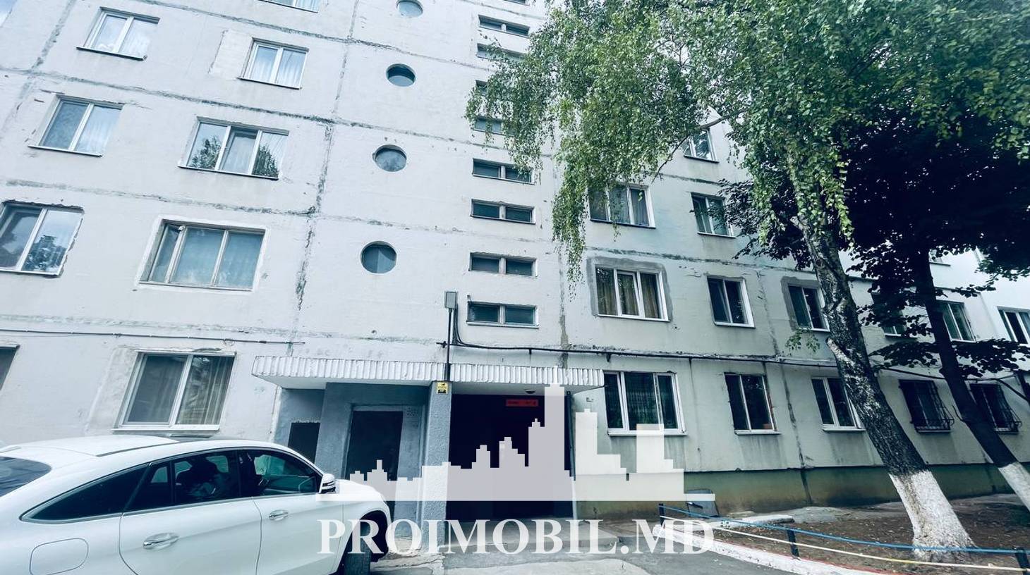 https://images.proimobil.md/4hwimiIsW5T6DEbto0gFMmfGlvO9XlbF67J1Uy6EzEo/watermark:0.75:so:0:30:0.39/resize:fill:1460:816:1/gravity:ce/bG9jYWw6Ly8vZXN0YXRlL2xyL2M1ZjlhYWY1LTg0MDMtNGNlZi1hMDRkLWQ1NTQwODY0MThhNy5qcGVn