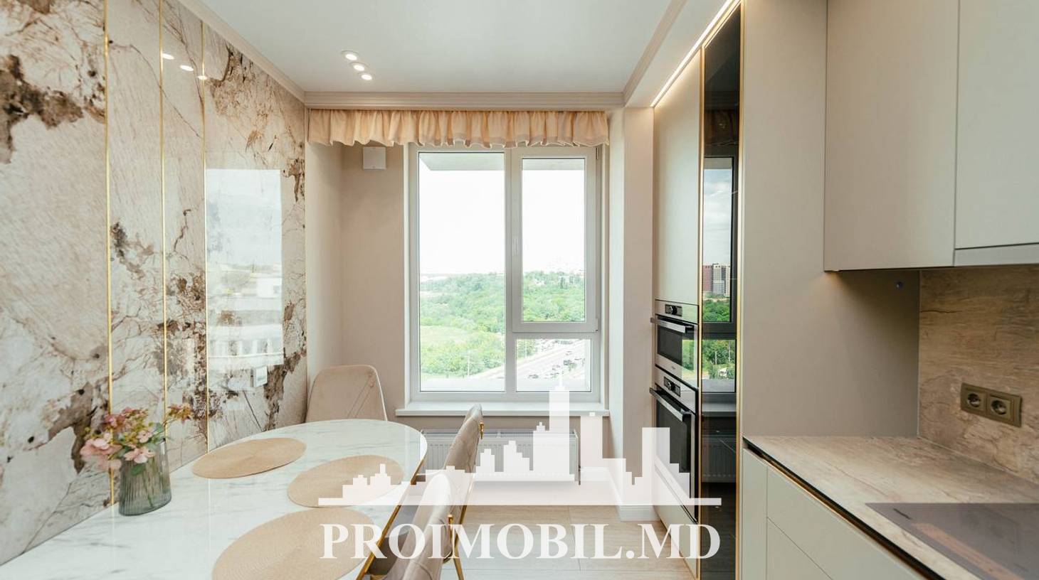 https://images.proimobil.md/4iCHjcxQg-Uj5lDRH8SCG8O4TfkIZxvt0ZFZKgJ-TIc/watermark:0.75:so:0:30:0.39/resize:fill:1460:816:1/gravity:ce/bG9jYWw6Ly8vZXN0YXRlL2xyLzhkMTE4NjAzLTdlYjctNDA2My04YmY4LTYxNWFiZTczYzMwYi5qcGVn