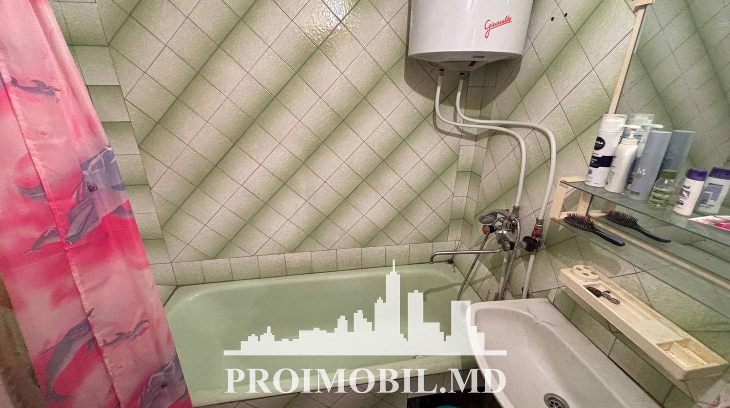 https://images.proimobil.md/4iVEvE1jUGklC8boyFj4evWrRgTcUVG_swycFG9kPgY/watermark:0.75:so:0:30:0.39/resize:fill:1460:816:1/gravity:ce/bG9jYWw6Ly8vZXN0YXRlL2xyLzUwYWI0NDc1LWU3NTktNDM4Ni1hM2RmLTkyZjE1NGE1MDIzMS5qcGVn