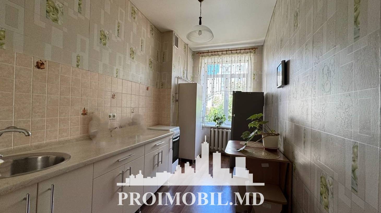 https://images.proimobil.md/4kFz5ehZM341-QSiFRarNvRFsdVkq0PeZ183d33b9rY/watermark:0.75:so:0:30:0.39/resize:fill:1460:816:1/gravity:ce/bG9jYWw6Ly8vZXN0YXRlL2xyL2VkZWNkN2EzLWNjM2MtNGQ3Yy05ZmY0LTEwZDA0Yzc0ZDVlOS5qcGVn