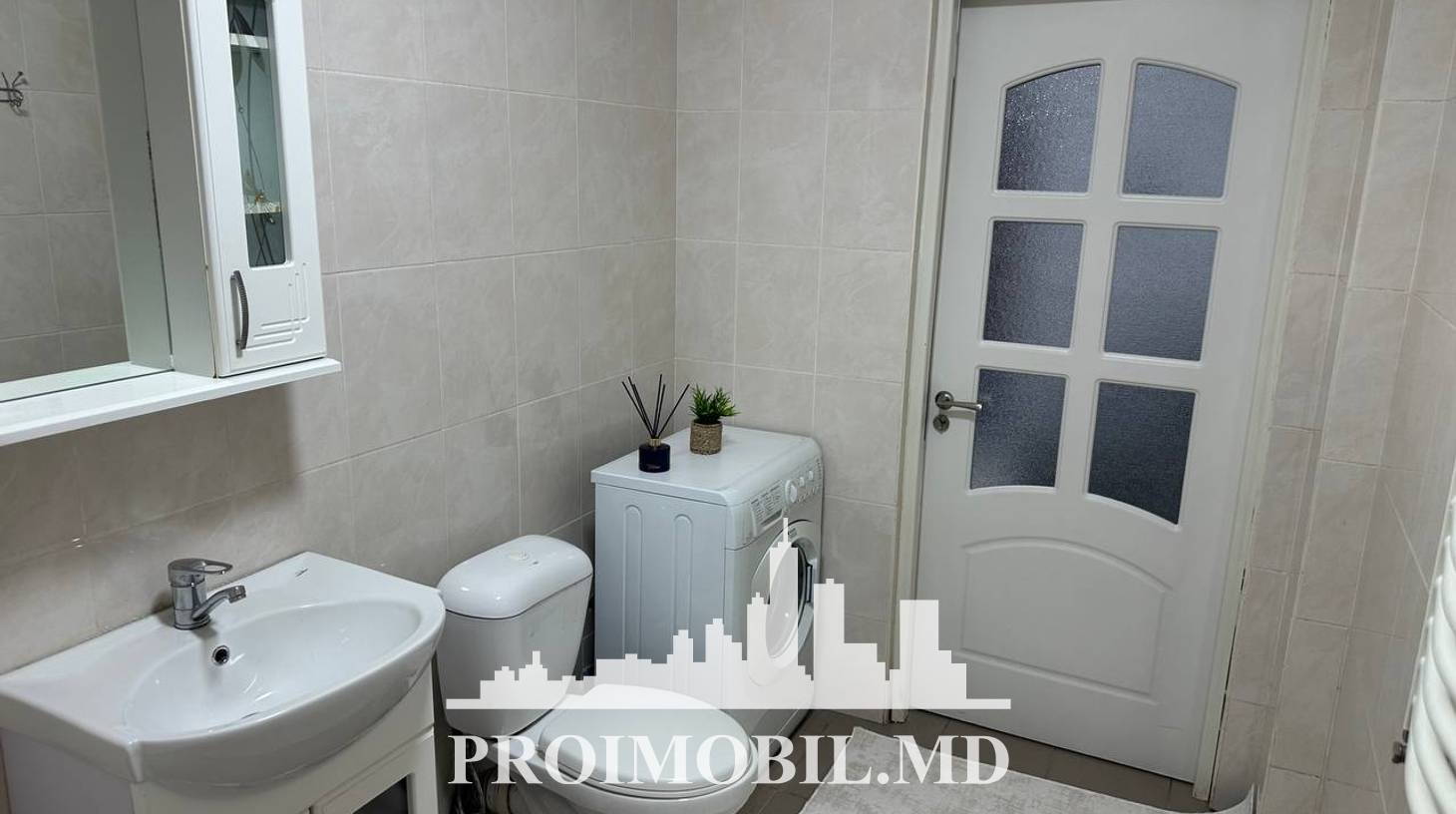 https://images.proimobil.md/4kkMEJNlrv6mfRUXIqBZS3B5OGilGwJysYEpsI8l40E/watermark:0.75:so:0:30:0.39/resize:fill:1460:816:1/gravity:ce/bG9jYWw6Ly8vZXN0YXRlL2xyL2ExYjliNWU5LWM1ZDMtNDY1Zi1iODZiLTFmZWFjZGM5MDA1Yy5qcGVn