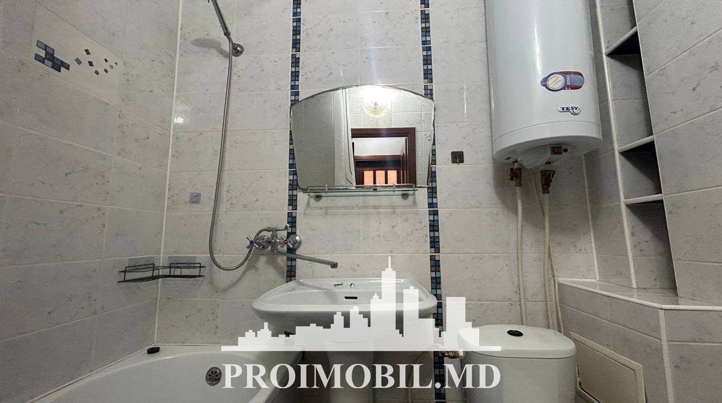 https://images.proimobil.md/4rACVWwIZ-3dNiW0awdCSzj8ULW3kdv_xSLJ7u9KuXs/watermark:0.75:so:0:30:0.39/resize:fill:1460:816:1/gravity:ce/bG9jYWw6Ly8vZXN0YXRlL2xyLzlmOTdkODAzLTZkOWQtNDgzZC04NzkyLTAxNzVkOWJlYjdiYi5qcGVn