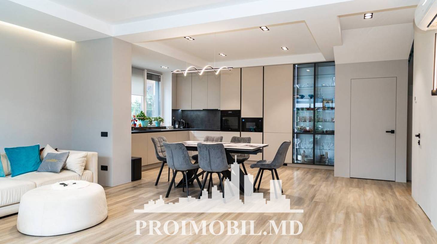 https://images.proimobil.md/50yot4X3HCH21LJMM6naLhGtqPdCszl_0Z6MmhCsFKo/watermark:0.75:so:0:30:0.39/resize:fill:1460:816:1/gravity:ce/bG9jYWw6Ly8vZXN0YXRlL2xyLzM5Y2U3MzUxLTI0NTctNDUzNy1iMzA3LTIyZGFkZTE4N2JkMC5qcGVn