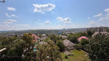 https://images.proimobil.md/51HoM7UnsZlX-n-JiEpjg-hwpQ4cx-gpncxSPr0R7EI/resize:fill:350:198:1/gravity:ce/bG9jYWw6Ly8vZXN0YXRlL2xyLzJlMzY5NzZhLWQyZmEtNDdmNy1hZDliLWZmZjVhNjNlOWNmMi5qcGVn