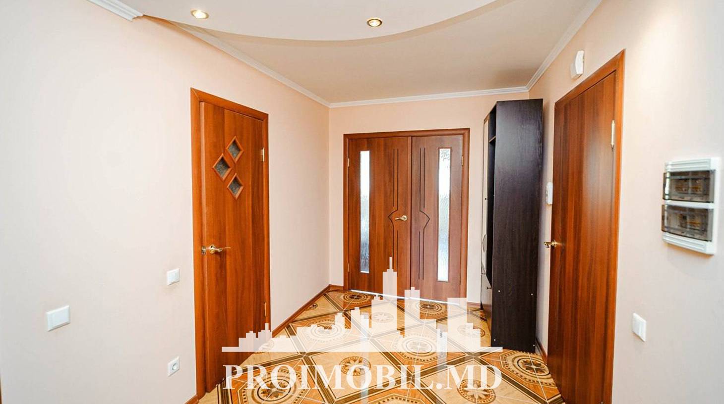 https://images.proimobil.md/544rHKTS7sOp0bgnzgNVJH9k8nfI_V-MjaGvku1awRk/watermark:0.75:so:0:30:0.39/resize:fill:1460:816:1/gravity:ce/bG9jYWw6Ly8vZXN0YXRlL2xyL2IzY2UzMjE0LTQ3ZDEtNDAyMS1hMGQ3LTY4NGJkNWRiMDI4Ni5qcGVn
