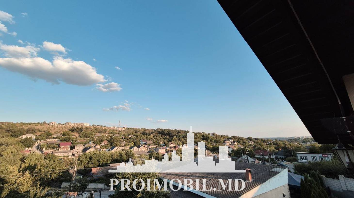 https://images.proimobil.md/54mgNopE6F5_o06DnDZN_beVeM_7vON5C9_UzJRpe3o/watermark:0.75:so:0:30:0.39/resize:fill:1460:816:1/gravity:ce/bG9jYWw6Ly8vZXN0YXRlL2xyLzQ2M2YzYmE3LWE5OTgtNDgwMy05YzE0LWU5YjE1OTE1NTk5NS5qcGVn
