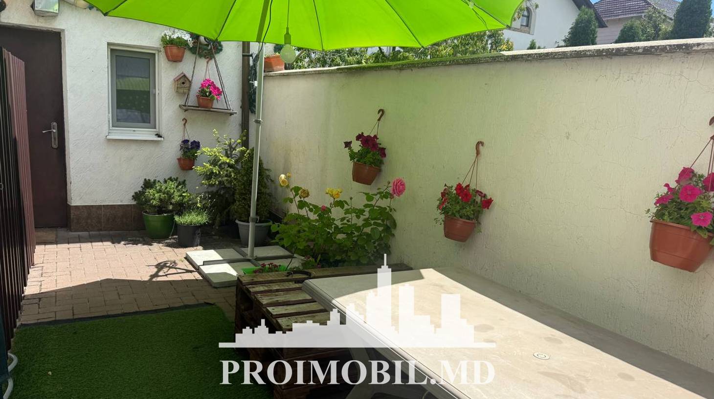 https://images.proimobil.md/55FPUGu09-yNUvmTGFF7tKYBJqAPONrqZ4fQzg4_gBI/watermark:0.75:so:0:30:0.39/resize:fill:1460:816:1/gravity:ce/bG9jYWw6Ly8vZXN0YXRlL2xyL2YzYTRlMDUyLTFjNTAtNDM0NS1hZTc1LTEwYjc3YTFjZTdjMC5qcGVn