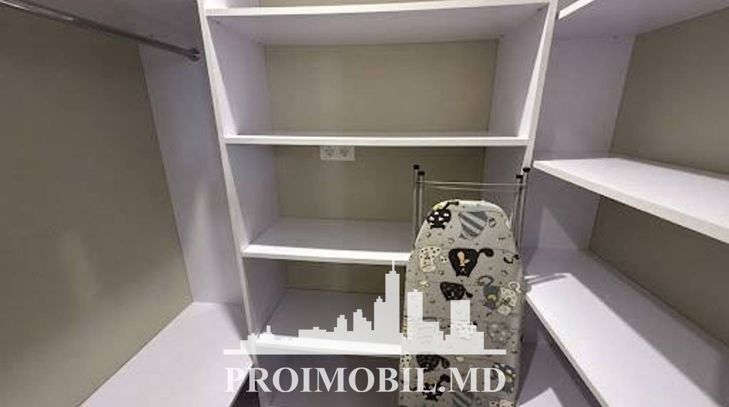 https://images.proimobil.md/55WtIWiqExm-ktS9Aa1uCZmTpgzRYC7ZS0OYgwZ_ELE/watermark:0.75:so:0:30:0.39/resize:fill:1460:816:1/gravity:ce/bG9jYWw6Ly8vZXN0YXRlL2xyLzlhNzY0YjJlLTJiNGQtNDdmMS1hYTkyLWU5NjdhYzg1N2RkYS5qcGVn