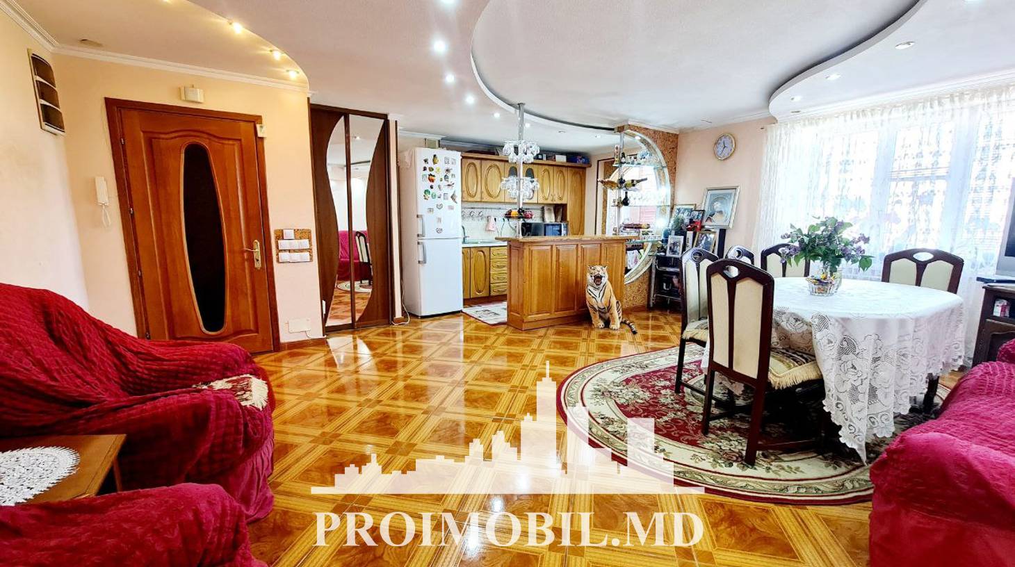 https://images.proimobil.md/573mlS9q4uibG_srflaUZyLdIIrl-8omx09NeqXSULI/watermark:0.75:so:0:30:0.39/resize:fill:1460:816:1/gravity:ce/bG9jYWw6Ly8vZXN0YXRlL2xyLzMzYTY1MjY5LTAwMDUtNGFjMi1iYjlkLWI4OGZhZmMxNGQ4OS5qcGVn