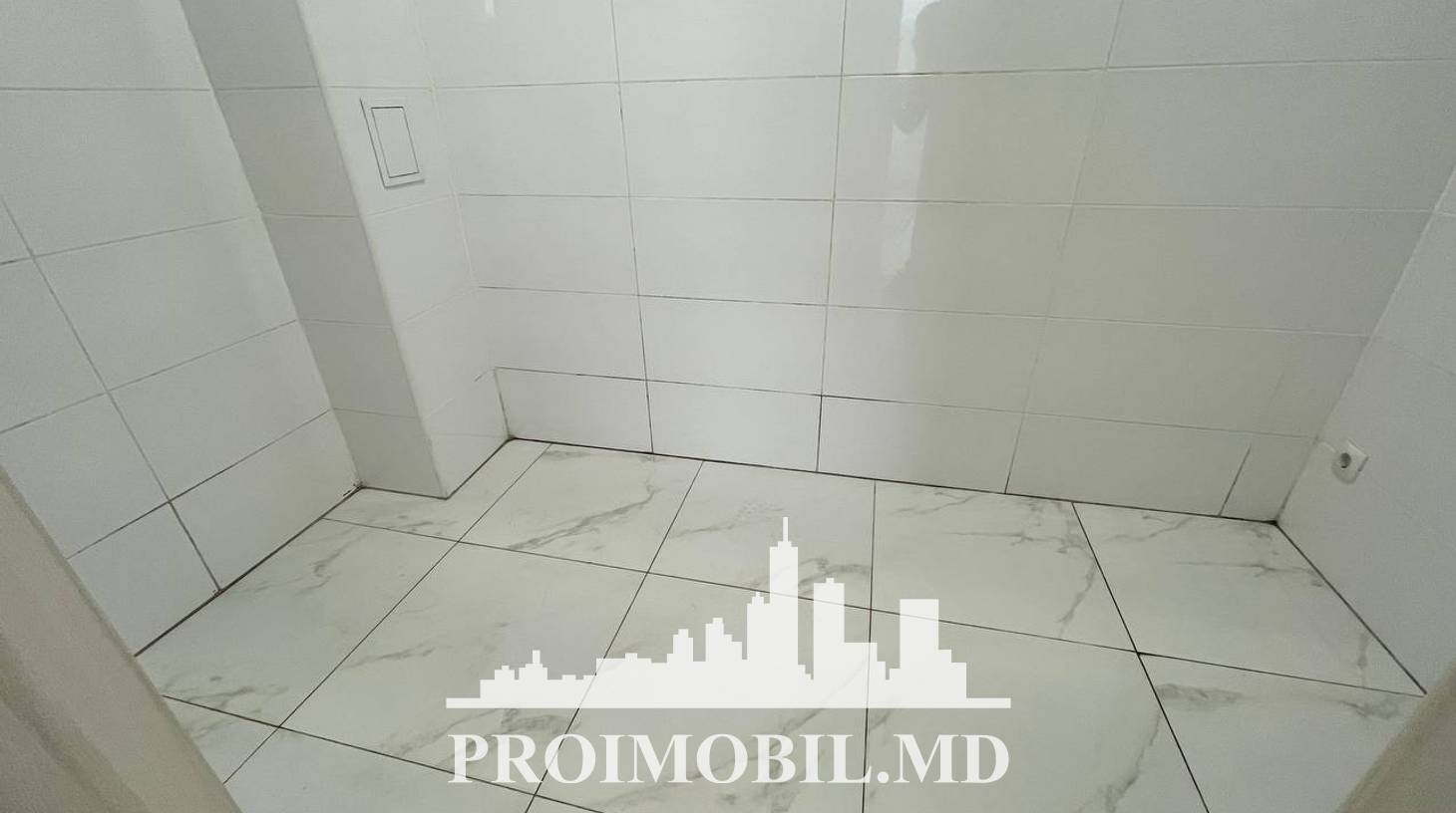 https://images.proimobil.md/5CCivhFEB05n6LveWL4-5AbyrrKQEO0__aR3MJd9wGw/watermark:0.75:so:0:30:0.39/resize:fill:1460:816:1/gravity:ce/bG9jYWw6Ly8vZXN0YXRlL2xyL2YxOTQwYjEyLTJiYmYtNDA4NS1iMTRmLTEyOTljYzA0MTQwMS5qcGVn
