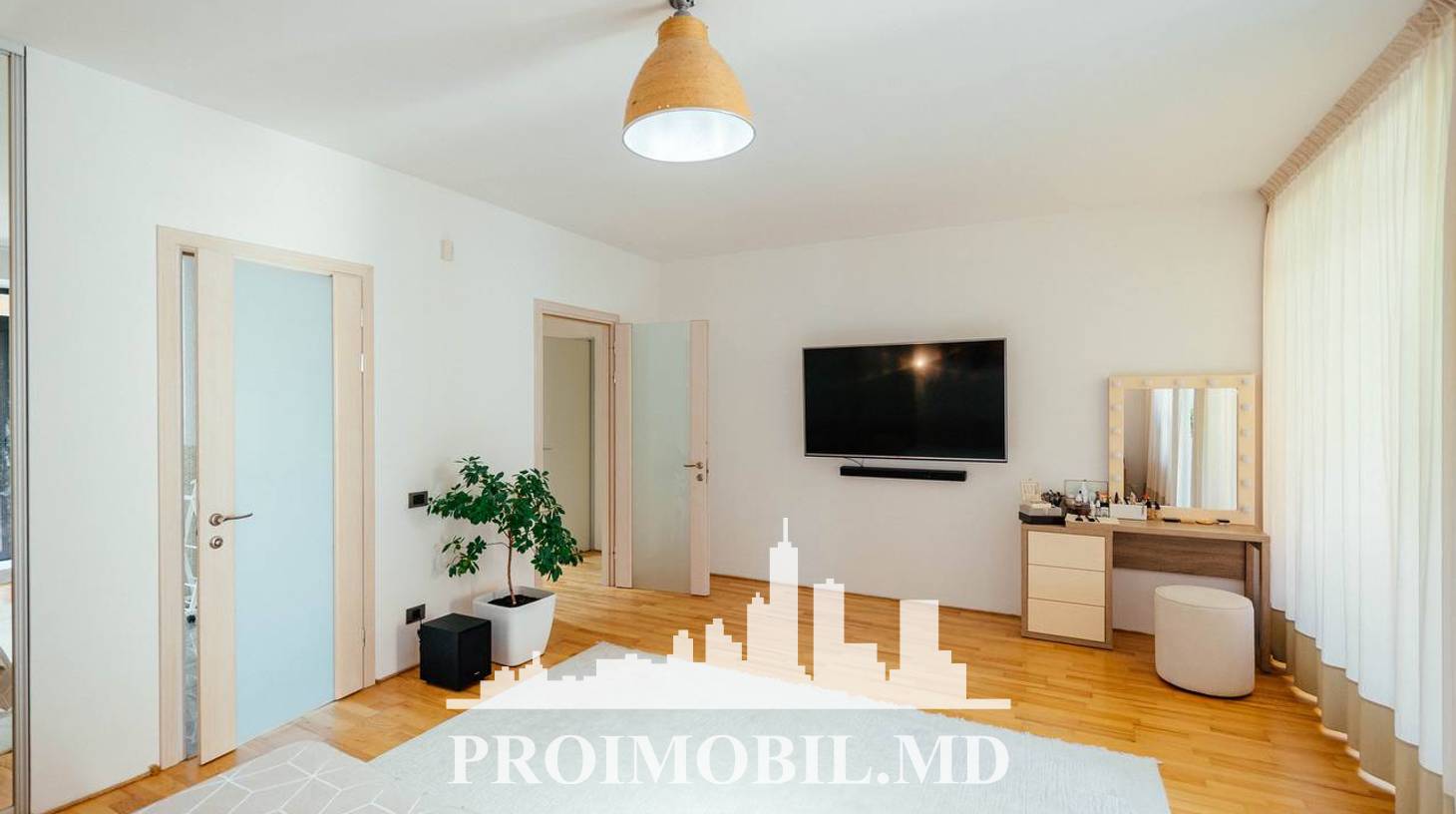 https://images.proimobil.md/5Dju5eeNeZzj1Q_eZ12inzuQE_NVuA9dqRseMOEFlWU/watermark:0.75:so:0:30:0.39/resize:fill:1460:816:1/gravity:ce/bG9jYWw6Ly8vZXN0YXRlL2xyLzdmNzFhNDlhLWFhMjgtNGE5Zi1iMmI1LWYzZDJjNDgyMGI4Zi5qcGVn