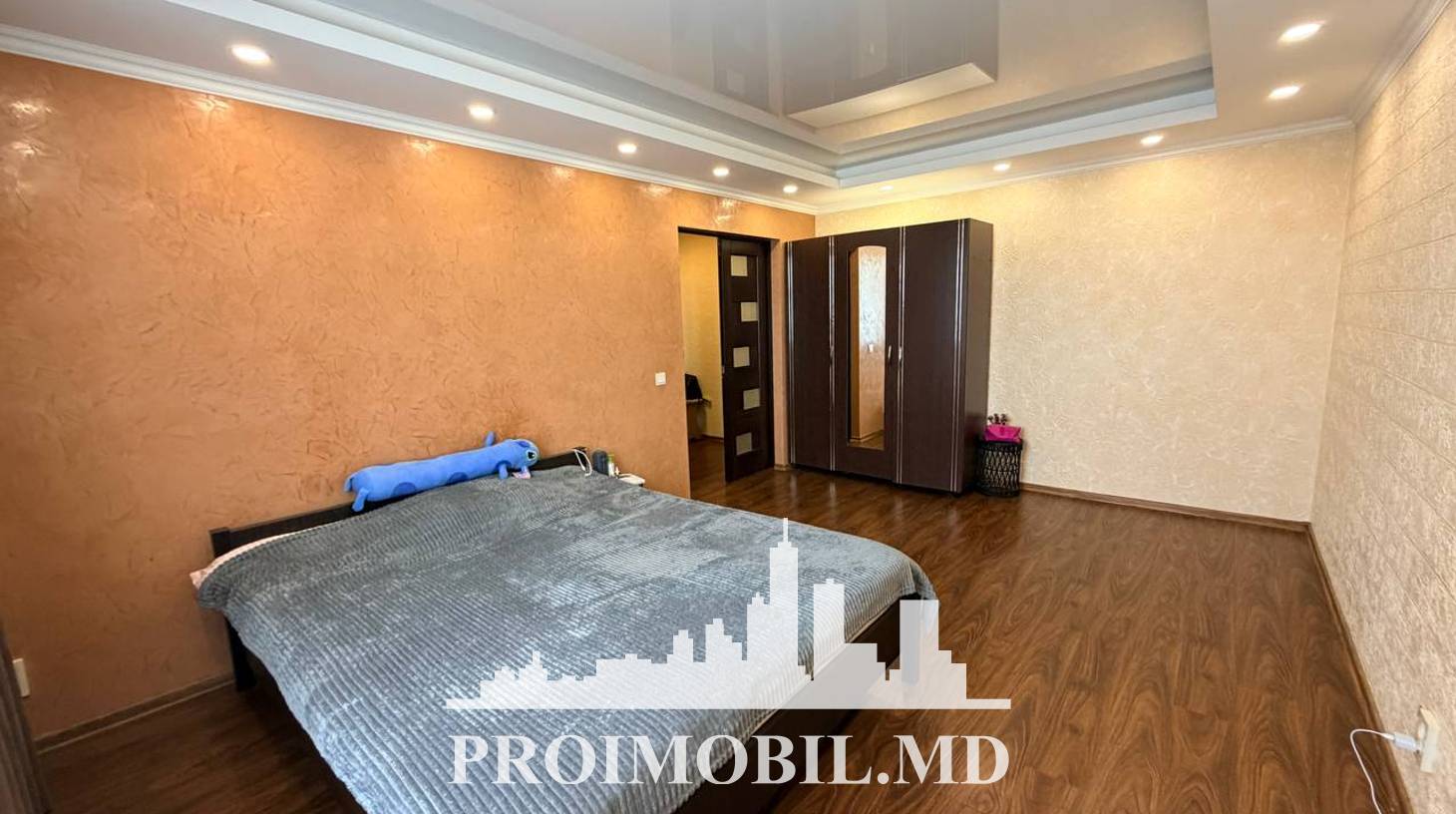 https://images.proimobil.md/5EegoDMRq1QBpj_Z40XaxQvW_V7CYshS9o9Jf6UjWkw/watermark:0.75:so:0:30:0.39/resize:fill:1460:816:1/gravity:ce/bG9jYWw6Ly8vZXN0YXRlL2xyLzkzZTdiNTU1LTYxZGYtNDE0YS1hMTE0LTBkM2EwNGRjYWQ3Zi5qcGVn