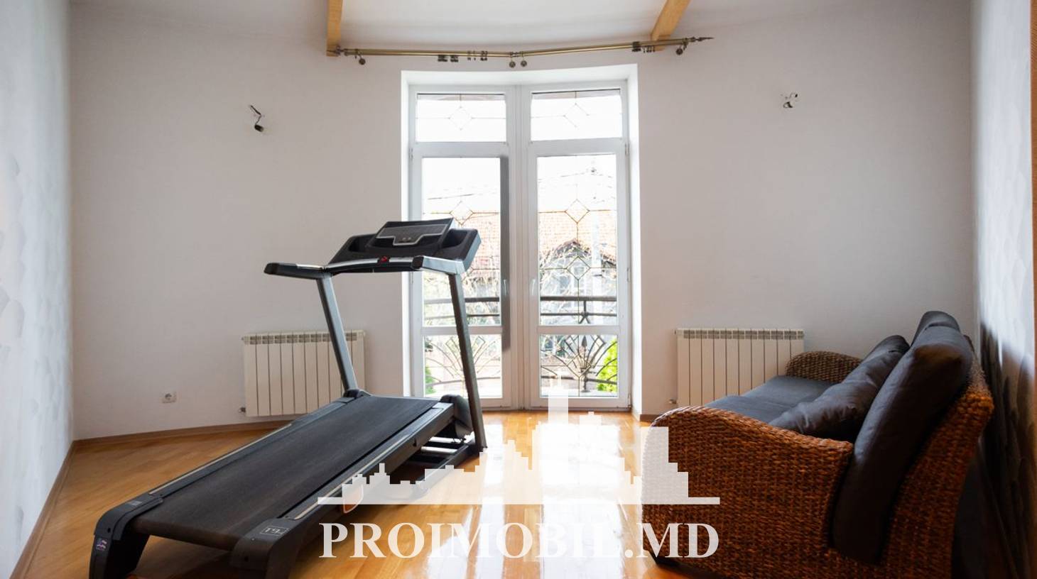 https://images.proimobil.md/5GucvsDgSo5RskaR15xl9Zz5C-OXZm12X0b7XYvCt5c/watermark:0.75:so:0:30:0.39/resize:fill:1460:816:1/gravity:ce/bG9jYWw6Ly8vZXN0YXRlL2xyLzYxY2M4ZWZkLTEzYmYtNGQ2ZC04ZmJjLTc1Y2NjM2UxYWIxZS5qcGVn