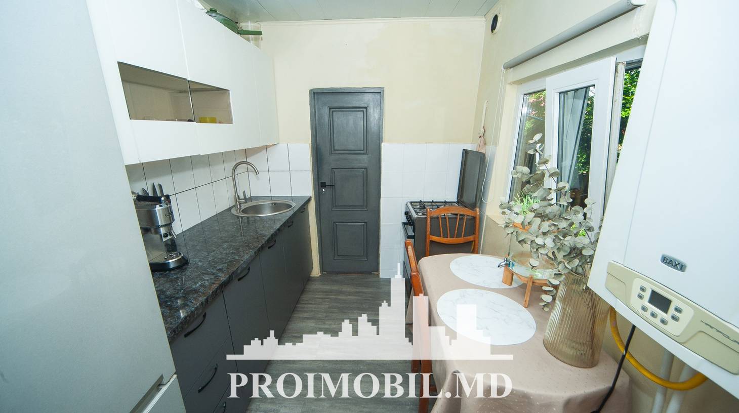 https://images.proimobil.md/5QWLOZIsLl3WjTBxVVUQGQW7w8lOPmwrek9nTyQ0Aos/watermark:0.75:so:0:30:0.39/resize:fill:1460:816:1/gravity:ce/bG9jYWw6Ly8vZXN0YXRlL2xyL2Q3MTcxNzA3LWZjZjctNDRmNC1iMGFmLTdkNTg4MzIyMjM5Mi5qcGVn