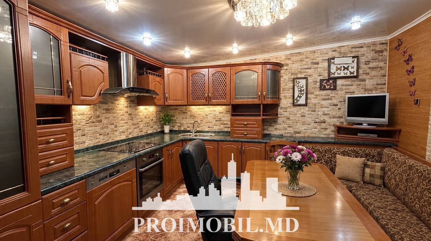 https://images.proimobil.md/5QnrG4BO24F1fQmHHR3Hx3LzJn4uzI3B6KVhlP7V_aY/watermark:0.75:so:0:30:0.39/resize:fill:1460:816:1/gravity:ce/bG9jYWw6Ly8vZXN0YXRlL2xyLzgwNWZhYjYyLTE5YjctNDM3Zi1iMjNhLTRhM2IwOWYxZTdhMC5qcGVn