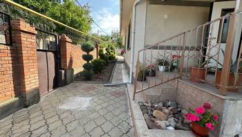 https://images.proimobil.md/5QpqgtqXlhRKkTFmvHYb0FZ1QcPnhujFmZgKrCE9Y_I/resize:fill:350:198:1/gravity:ce/bG9jYWw6Ly8vZXN0YXRlL2xyL2FkNTg0NDdkLTg0MmItNDBiZC1hOThkLTI5Zjc1OGMzNGYwZS5qcGVn
