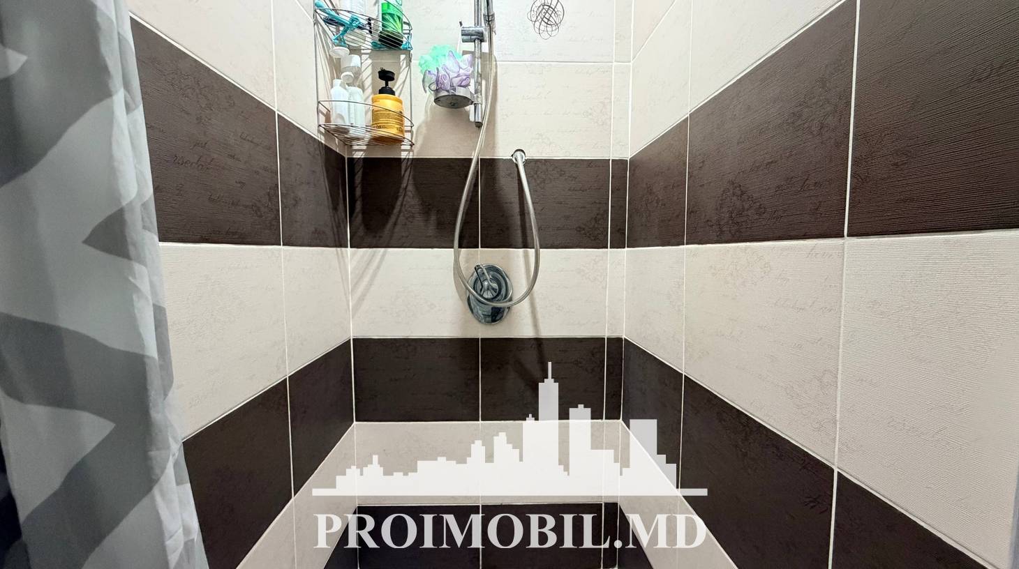 https://images.proimobil.md/5WJnDh9EaFLJ3vl5MiNq5Lb39kpPdA6kGGtoyVnkqnk/watermark:0.75:so:0:30:0.39/resize:fill:1460:816:1/gravity:ce/bG9jYWw6Ly8vZXN0YXRlL2xyLzZlZjIzMTlmLTM4NzYtNGY3NS04MzdjLWUzYmUzMzBlZTc0MC5qcGVn