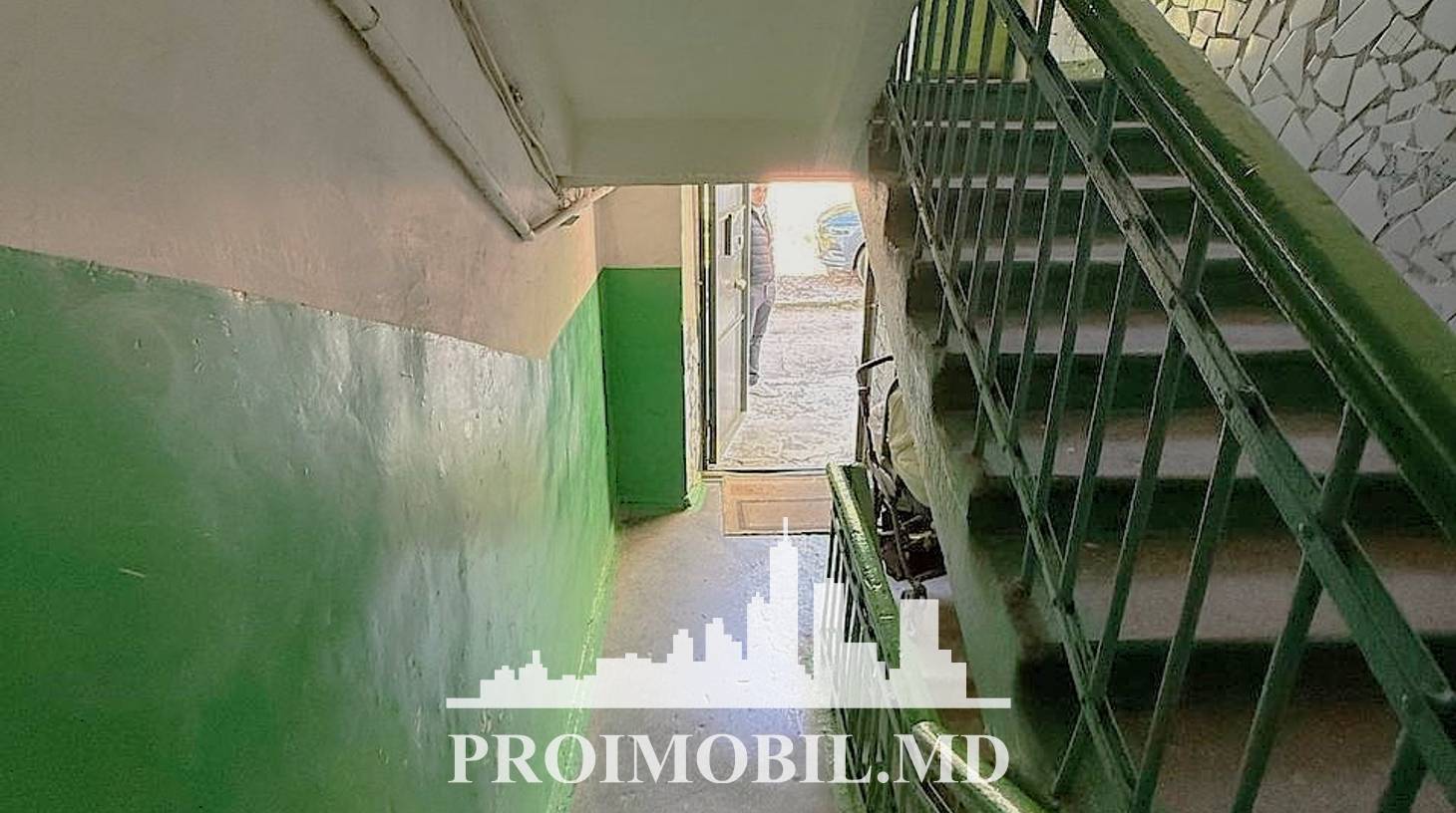 https://images.proimobil.md/5YNpwQhdQ5czuguUCLC0zBFaKCN223qzpOH5nDJ7rAI/watermark:0.75:so:0:30:0.39/resize:fill:1460:816:1/gravity:ce/bG9jYWw6Ly8vZXN0YXRlL2xyL2I1YWJjMTkyLTRiNzQtNDg0ZS05NjYwLWY4MTA4ZjY4OTIyMS5qcGVn