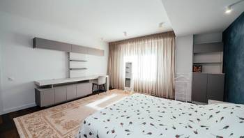 https://images.proimobil.md/5YscSZhWVZGOmADx7zLh3sO9yF_mvzIbGL_qNVwvuB4/resize:fill:350:198:1/gravity:ce/bG9jYWw6Ly8vZXN0YXRlL2xyL2M5MzU3NDNmLTMyMjMtNGUxYi1iZGU1LWZjODQ0OTZkYzNhZC5qcGVn