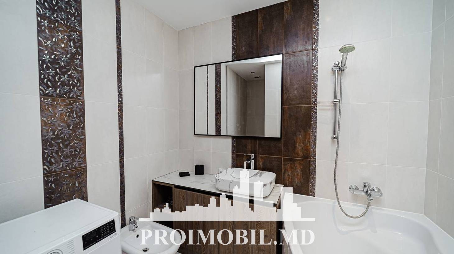 https://images.proimobil.md/5Z61xgiZH6aP8LBIQy-UHINCOiAhoteCnV1u43ANnMg/watermark:0.75:so:0:30:0.39/resize:fill:1460:816:1/gravity:ce/bG9jYWw6Ly8vZXN0YXRlL2xyL2VmN2I5YmQ2LWVjY2YtNGEwMy1iZmViLTA5Y2YwZjE2YTUxNi5qcGVn