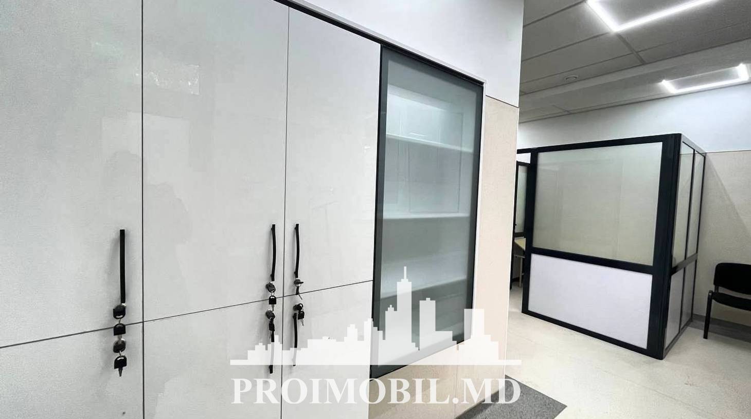 https://images.proimobil.md/5cgpkJAfs5ZU87j6wztElFxJuTLY2KOkqNrrVuxv4qs/watermark:0.75:so:0:30:0.39/resize:fill:1460:816:1/gravity:ce/bG9jYWw6Ly8vZXN0YXRlL2xyLzQ1Y2UzMDY4LWE3M2YtNDE5OS1iMTczLTNiMTgyZjc3Yzg2OC5qcGVn
