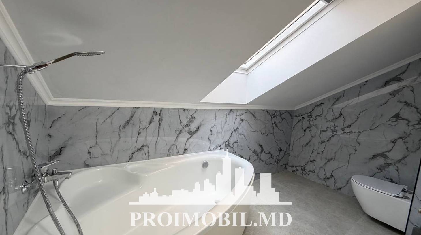 https://images.proimobil.md/5d9_iD0uEsCk5agrcXUHxH3VP971qol_uu9PKi5hAoc/watermark:0.75:so:0:30:0.39/resize:fill:1460:816:1/gravity:ce/bG9jYWw6Ly8vZXN0YXRlL2xyL2Q1NGNkZDRlLTk4MTAtNGZjZS04MDYwLTE1ZWY2NDU0YTkwMC5qcGVn