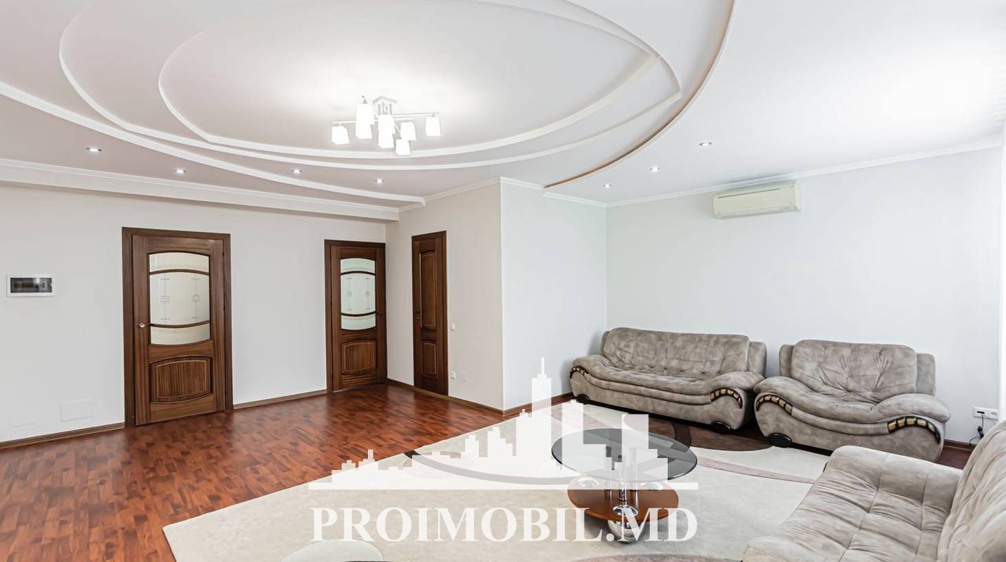 https://images.proimobil.md/5ee66OQLkkC9Eeb0PjA_ZouaT2GSucDwoLrpUBZCeMk/watermark:0.75:so:0:30:0.39/resize:fill:1460:816:1/gravity:ce/bG9jYWw6Ly8vZXN0YXRlL2xyLzgzMTNjODcxLWYyM2UtNGQyNi05YWRmLWM2N2Y1OTE3MDU5MS5qcGVn