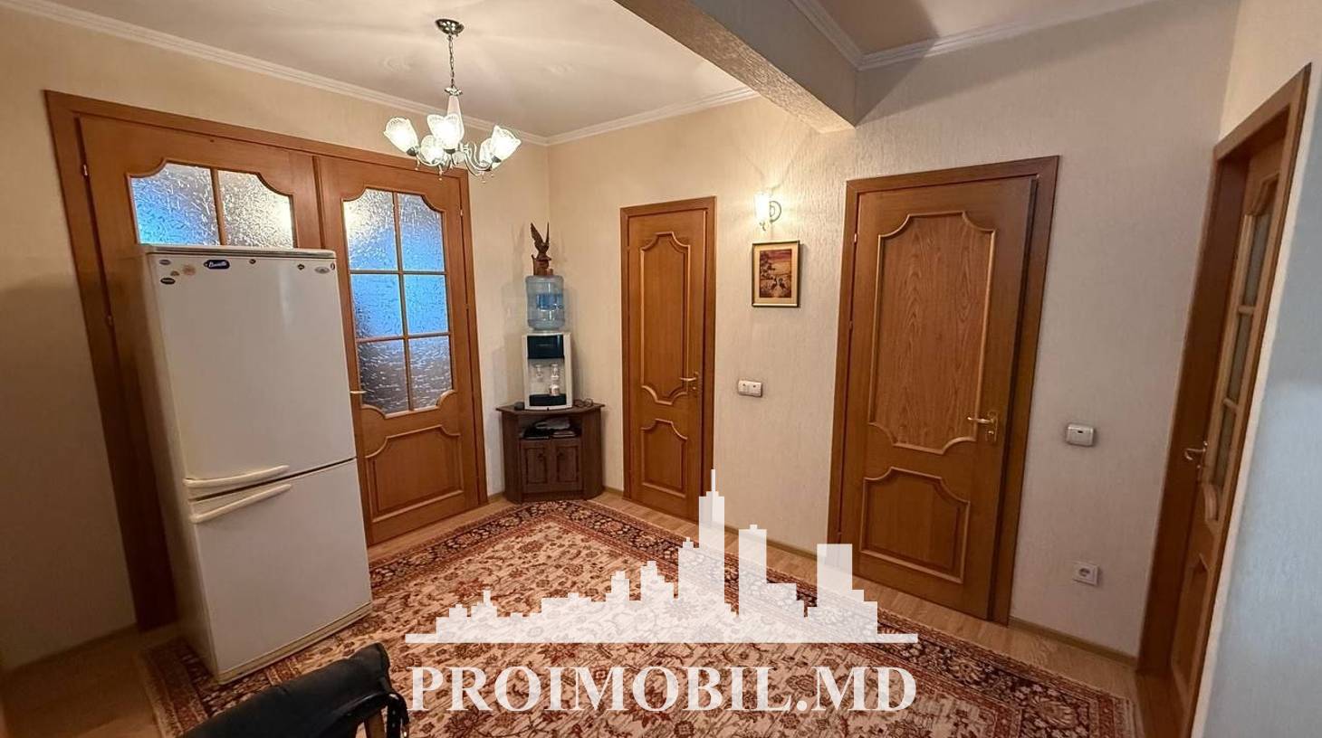 https://images.proimobil.md/5gBW_ZSzmVuK_pnogQXiByF_KKQysjYasTVJC4kqbt4/watermark:0.75:so:0:30:0.39/resize:fill:1460:816:1/gravity:ce/bG9jYWw6Ly8vZXN0YXRlL2xyL2U1ZjI1NTRjLTkxOWQtNGRhZS04NDQ1LWYxMGY2N2RiZTc2Yy5qcGVn