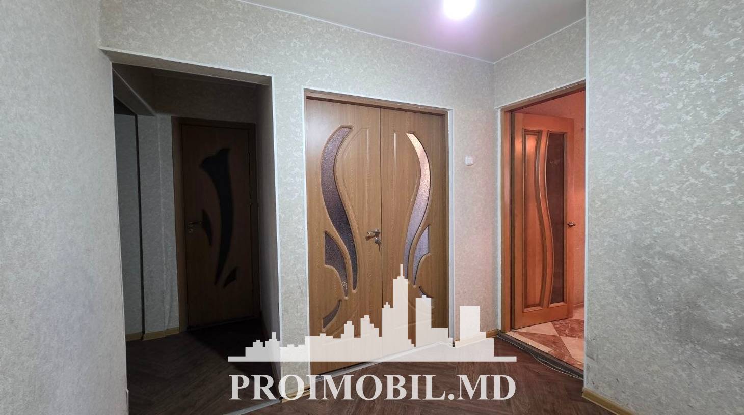 https://images.proimobil.md/5ivW81GbUi2HxUSMHCTJfiybaj8CGbZOIClVHBOoMqs/watermark:0.75:so:0:30:0.39/resize:fill:1460:816:1/gravity:ce/bG9jYWw6Ly8vZXN0YXRlL2xyLzhjODdmZDVmLWE2ZDUtNGJkYS1hNDcyLWVkOTg2MTI4YjBlOC5qcGVn