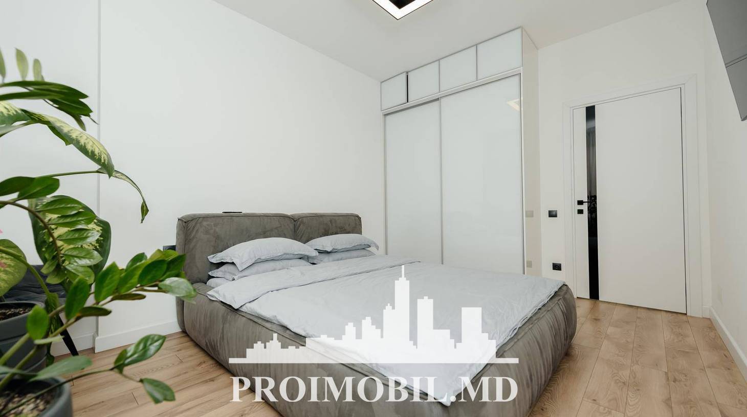 https://images.proimobil.md/5kRZMsxgbAuMUC5IAQ6d_5vZU-qkjp2-V6HSwPOTGXk/watermark:0.75:so:0:30:0.39/resize:fill:1460:816:1/gravity:ce/bG9jYWw6Ly8vZXN0YXRlL2xyL2IxZDg1MjAxLWU4ZjctNGExMS1iMTNhLTEyM2RjZDk2NjE1Zi5qcGVn