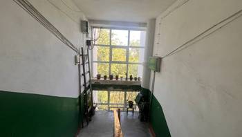 https://images.proimobil.md/5mGGOTgxzWWCIDSFz243bPkONhi4388RRGo4dEYHFrk/resize:fill:350:198:1/gravity:ce/bG9jYWw6Ly8vZXN0YXRlL2xyL2Y1ZDk2N2VmLWFiN2EtNDY5MC1hM2EyLTNmYjMwYjNiNzNjOS5qcGVn