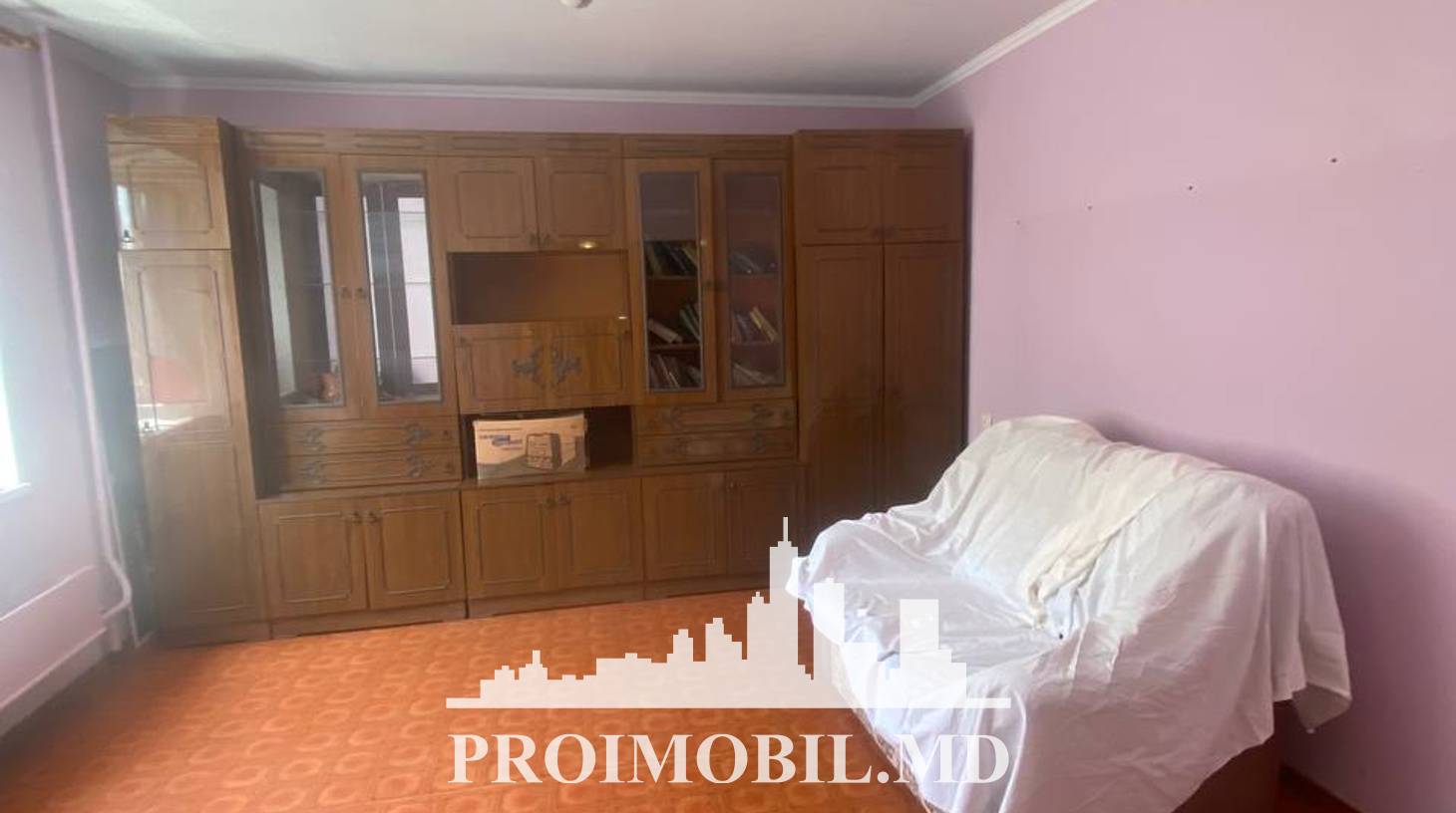 https://images.proimobil.md/5oKBLJ10Fin12RPm25PnwhfUOm72n-wiAU16yEgZ3Z8/watermark:0.75:so:0:30:0.39/resize:fill:1460:816:1/gravity:ce/bG9jYWw6Ly8vZXN0YXRlL2xyL2UxYWQxZGZiLWJmOTAtNDA5YS1iODlhLTM0OWM0NzVhYjk4Yi5qcGVn