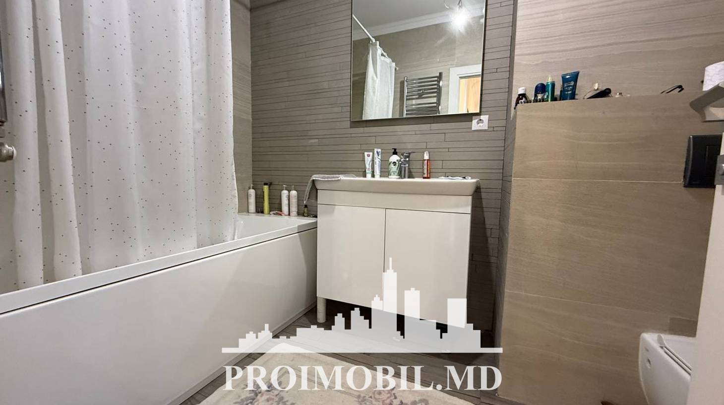 https://images.proimobil.md/5oqlLKdfyyGJ2_d7x5WEUhE7MwYxX41bfbKgm0D-4hE/watermark:0.75:so:0:30:0.39/resize:fill:1460:816:1/gravity:ce/bG9jYWw6Ly8vZXN0YXRlL2xyLzFhYTEyYTljLWMwMzMtNDUwYi04NjExLTg5YWVlYWNhY2RiYS5qcGVn