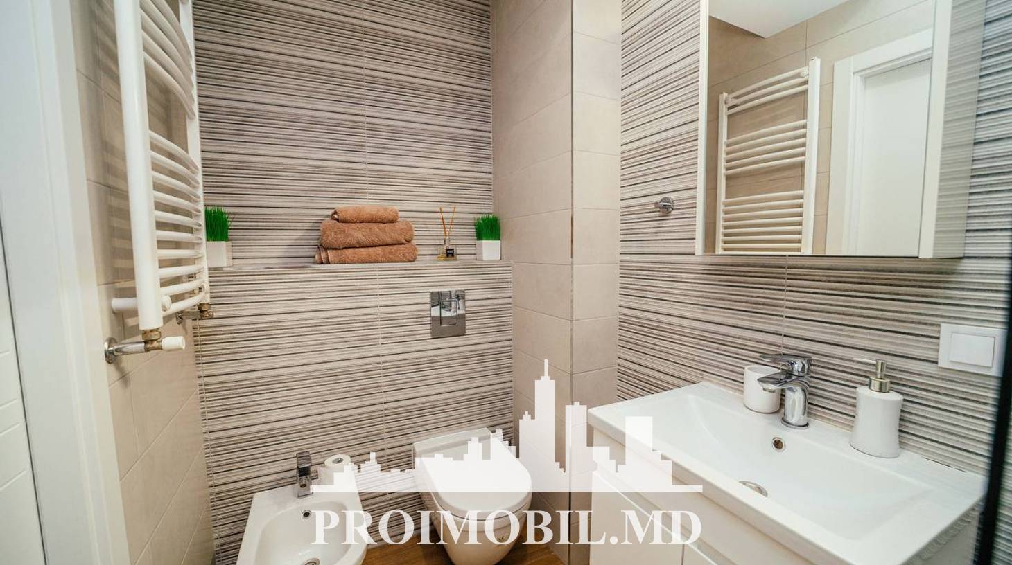 https://images.proimobil.md/5qcXQL8-EtD9GI_SCIUzXyJi238EcnBn9QGVW2hulVU/watermark:0.75:so:0:30:0.39/resize:fill:1460:816:1/gravity:ce/bG9jYWw6Ly8vZXN0YXRlL2xyLzNiNGM3ZjU1LWFhNzUtNDJlNy04MjNhLWYwZTIzMGMwZjNiZC5qcGVn