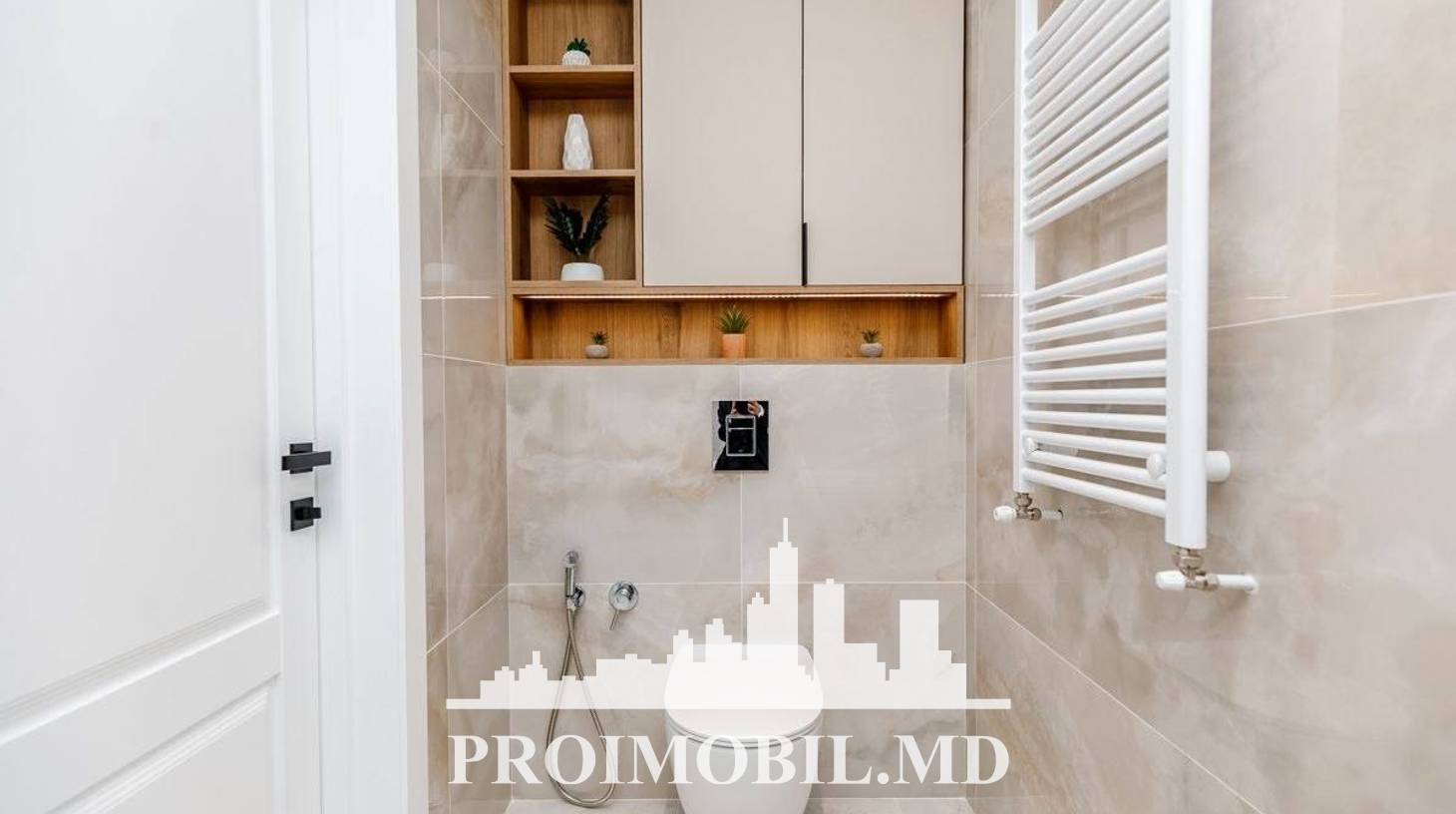https://images.proimobil.md/5u3PzBiY4zojhF_25IhkhVbVyHNuMpvbuqmqhN2MFZA/watermark:0.75:so:0:30:0.39/resize:fill:1460:816:1/gravity:ce/bG9jYWw6Ly8vZXN0YXRlL2xyLzRhYzAwODk5LWFiZmYtNGU5NS1hMzMyLWVjMTk1NzAwYTVlZS5qcGVn