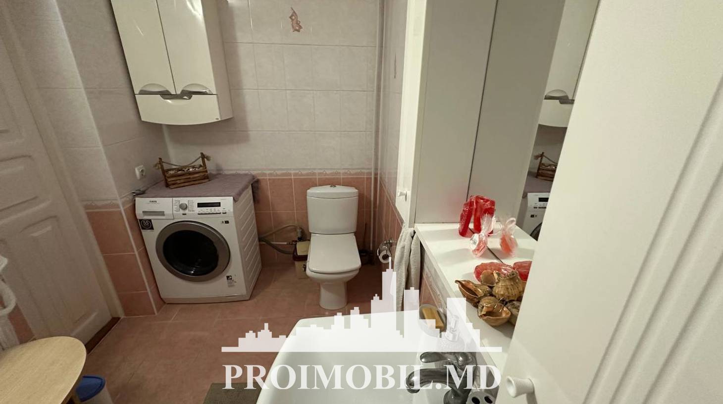 https://images.proimobil.md/5uT5rljvCn4iA0SClbJR95tHMyXbQu01qUlD2BpElt4/watermark:0.75:so:0:30:0.39/resize:fill:1460:816:1/gravity:ce/bG9jYWw6Ly8vZXN0YXRlL2xyL2ZmZGEzN2VmLTllNTEtNDIwZC05NmZmLWNlNTcyOTM4YzAzZS5qcGVn