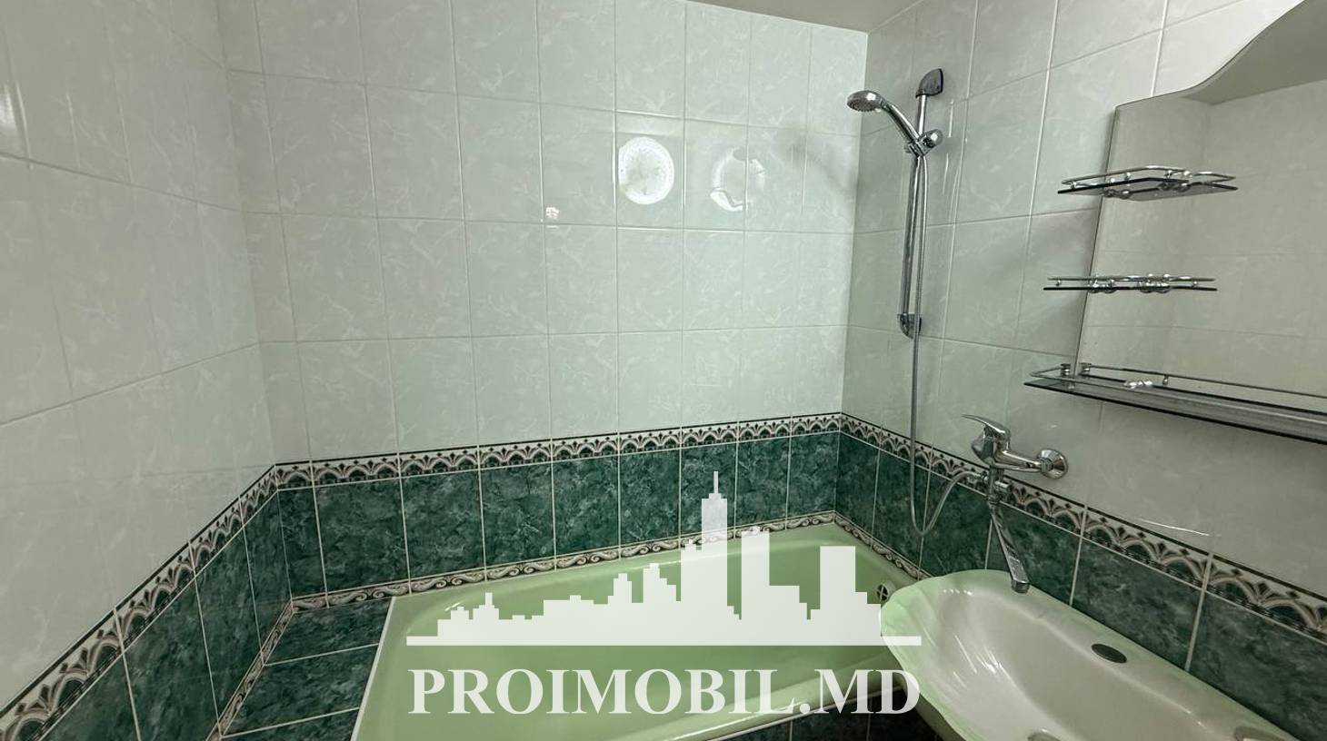 https://images.proimobil.md/5w8HvsXrIEhCLwC0l8CAfkR0y6l7jkT15zUqke6SMss/watermark:0.75:so:0:30:0.39/resize:fill:1460:816:1/gravity:ce/bG9jYWw6Ly8vZXN0YXRlL2xyLzUxODUwYjY3LTMyYjctNDE3My05YmRkLTNkZTU3YmM1NDNjYy5qcGVn