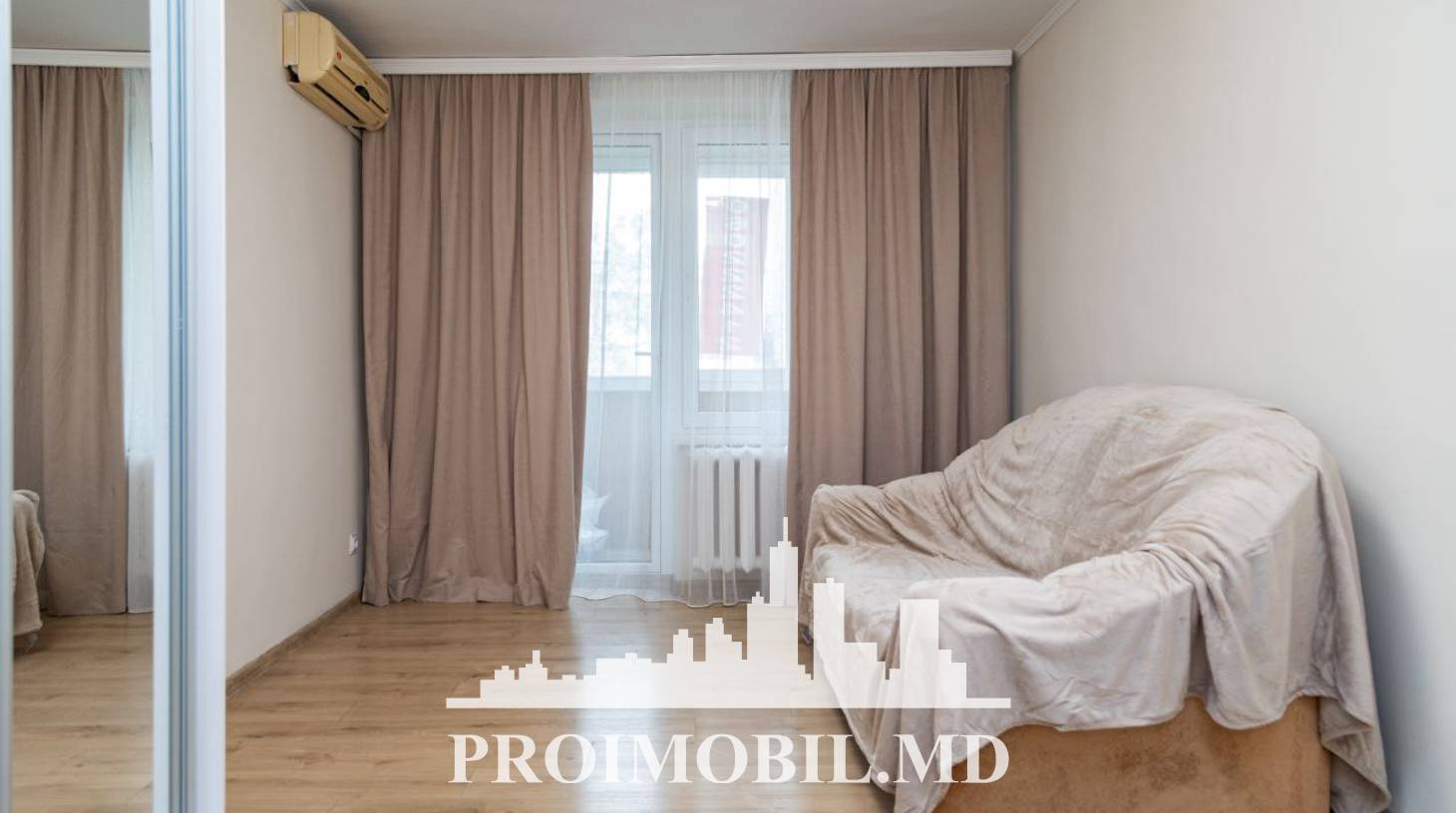 https://images.proimobil.md/6-Ul7MSdMWQus7d_S_zoGu4rhoDhfrXMfPGtVqPcdCI/watermark:0.75:so:0:30:0.39/resize:fill:1460:816:1/gravity:ce/bG9jYWw6Ly8vZXN0YXRlL2xyLzRjNzdmNjhlLTFjYmYtNDRkOS1hNGJmLTIzODQzMjIwNDE1MC5qcGVn