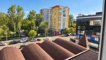 https://images.proimobil.md/61AA1CHq_JHQ8AmRbxda_hF_b5pOLQFPetYRQJkd8nA/resize:fill:350:198:1/gravity:ce/bG9jYWw6Ly8vZXN0YXRlL2xyLzc3MjAzYWQ1LWE1ZWYtNDdjYy04MjM5LTgyNWMzNDQ1NWIxZS5qcGVn