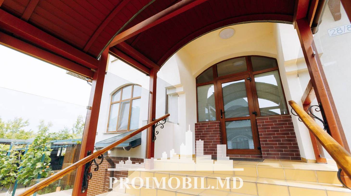 https://images.proimobil.md/61epfO9DHR7RWVQo6W1xggPLgavdFGknW5QPwEnatc8/watermark:0.75:so:0:30:0.39/resize:fill:1460:816:1/gravity:ce/bG9jYWw6Ly8vZXN0YXRlL2xyLzM0ZDFmMjcyLWZmYWQtNGJiMi04YTJkLWQ2MTU0M2QxYmFiOC5qcGVn